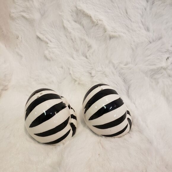 Cheshire Cat Salt & Pepper Shakers - Picture 4 of 7